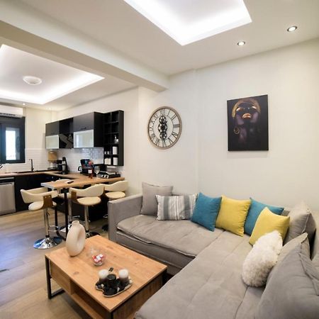 Luxurious Apartment In The Heart Of Town ! Loutraki  Exterior photo