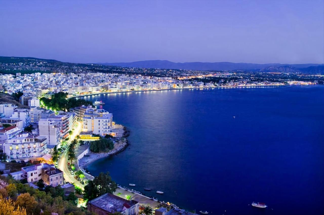 Luxurious Apartment In The Heart Of Town ! Loutraki  Exterior photo